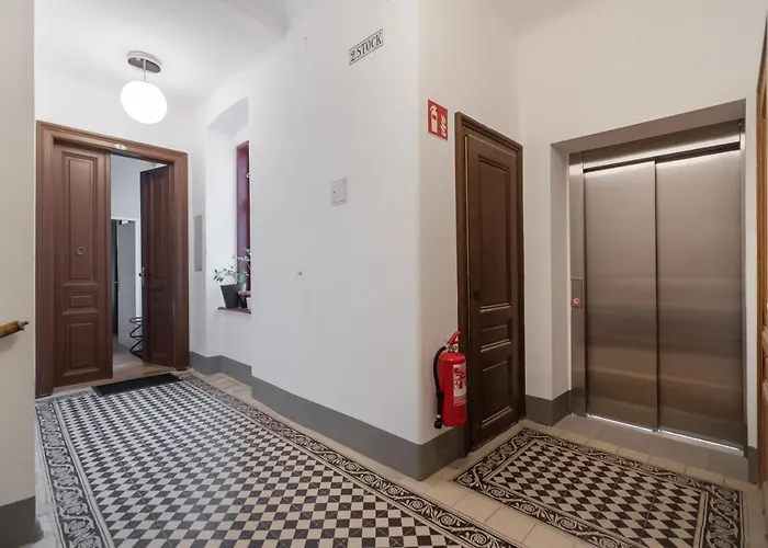 Апартаменти Hochwertiges Mit Direkter Anbindung Zum Zentrum In Hippen Viertel