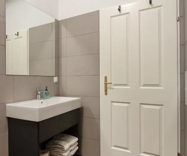 Hochwertiges Mit Direkter Anbindung Zum Zentrum In Hippen Viertel * Відень