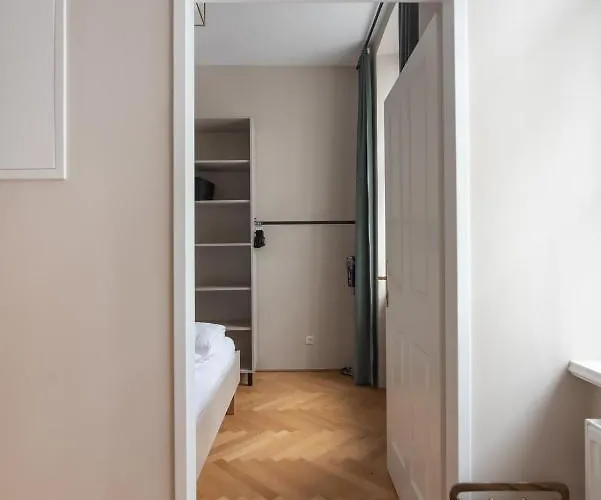 Апартаменти Hochwertiges Mit Direkter Anbindung Zum Zentrum In Hippen Viertel