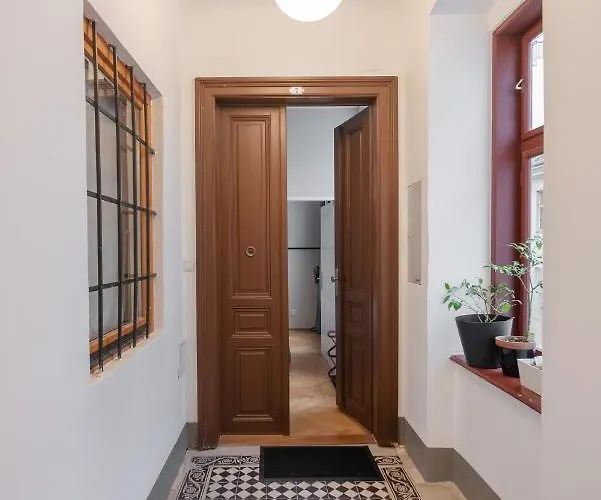 Апартаменти Hochwertiges Mit Direkter Anbindung Zum Zentrum In Hippen Viertel *