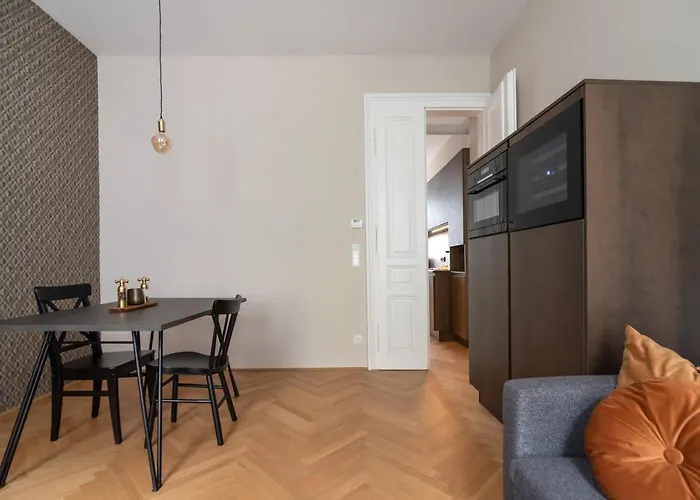 Hochwertiges Mit Direkter Anbindung Zum Zentrum In Hippen Viertel Апартаменти *